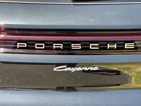 Certified 2026 Porsche Cayenne AWD/4WD image 32