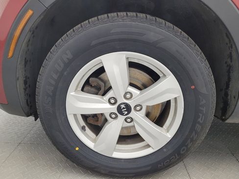 Used 2021 Kia Sorento LX AWD/4WD image 31