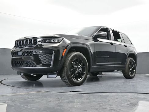 New 2026 Jeep Grand Cherokee Altitude RWD image 49
