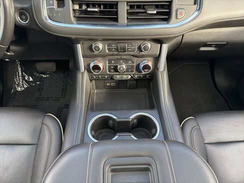 Used 2023 GMC Yukon XL SLT image 30