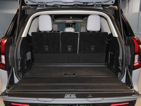 Used 2025 Ford Expedition Active image 46