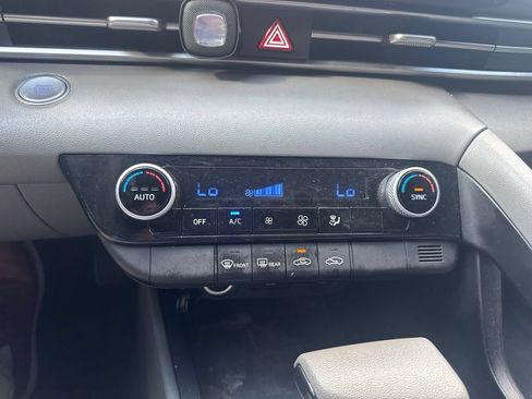 Used 2023 Hyundai Elantra SEL FWD image 13