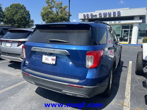 Used 2023 Ford Explorer XLT w/ Equipment Group 202A RWD image 3