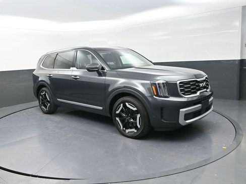 Used 2023 Kia Telluride S image 9