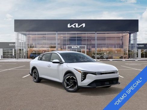 New 2025 Kia K4 EX image 8