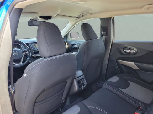 Used 2018 Jeep Cherokee Latitude w/ Altitude Package image 21