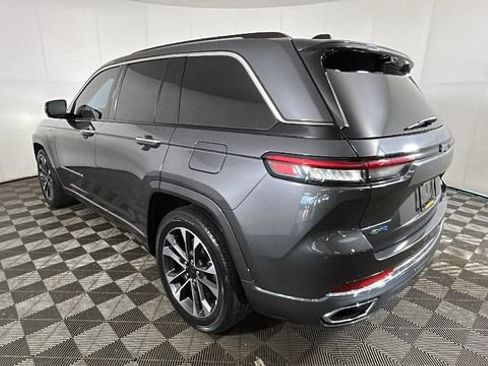 Used 2023 Jeep Grand Cherokee Overland w/ Luxury Tech Group IV AWD/4WD image 4