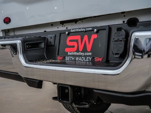 Used 2024 RAM 2500 Tradesman w/ Chrome Appearance Group image 13