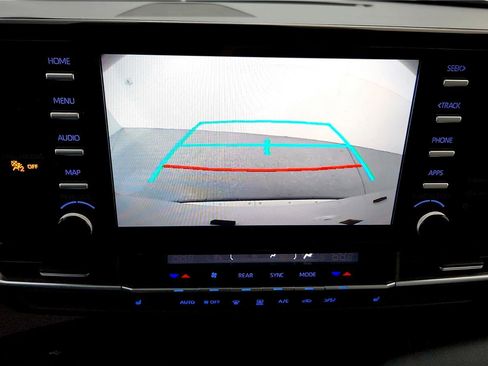 Certified 2024 Toyota Sienna XLE image 33