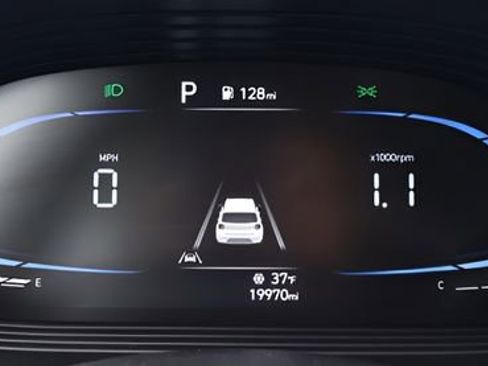 Used 2023 Hyundai Venue Limited image 20