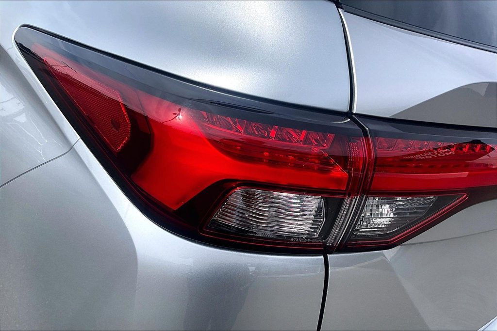 Used 2024 Mitsubishi Outlander SEL AWD/4WD image 30