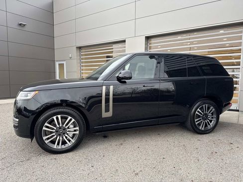 Used 2024 Land Rover Range Rover SE AWD/4WD image 3