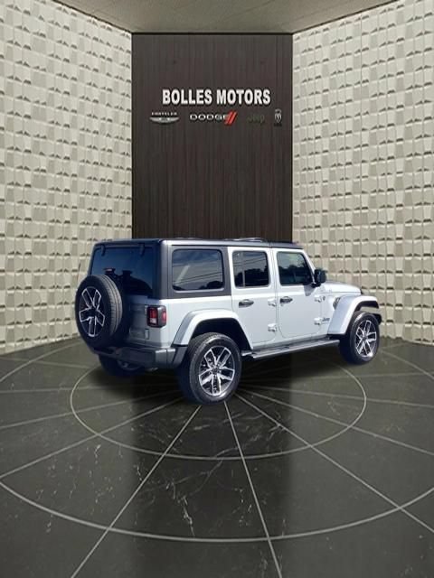 Certified 2024 Jeep Wrangler Unlimited w/ Convenience Group AWD/4WD image 6