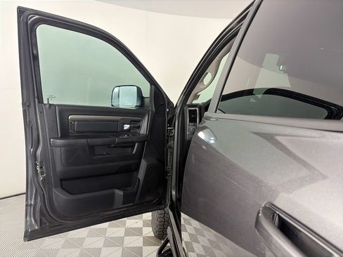 Used 2018 RAM 2500 Big Horn w/ Sport Appearance Group AWD/4WD image 10