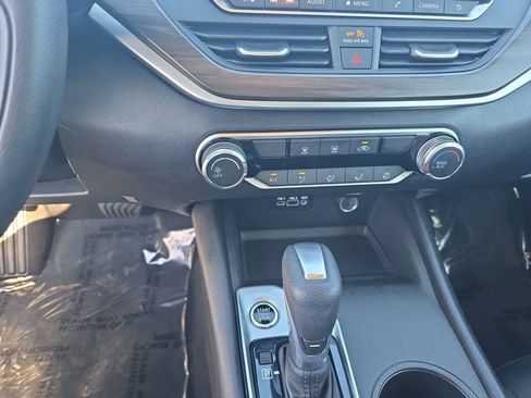 Used 2025 Nissan Altima 2.5 SV FWD image 16