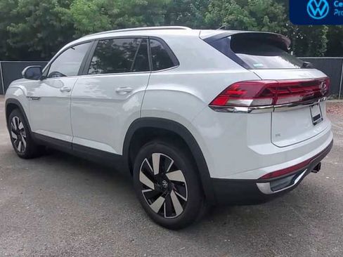 Used 2024 Volkswagen Atlas Cross Sport SE w/ Panoramic Sunroof Package FWD image 6
