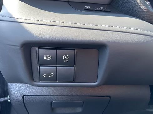Used 2023 Toyota Highlander XLE AWD/4WD image 16