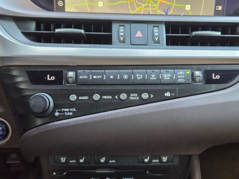Used 2020 Lexus ES 300h w/ Premium Package FWD image 19