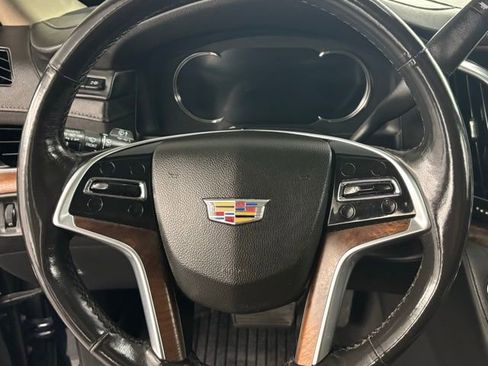 Used 2020 Cadillac Escalade Premium Luxury image 26