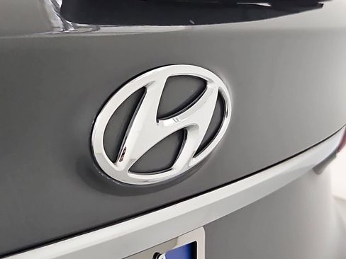 Used 2020 Hyundai Santa Fe SE FWD image 11