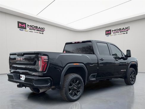 Used 2025 GMC Sierra 2500 AT4 image 8