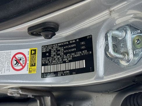 Used 2017 Toyota Highlander XLE image 19