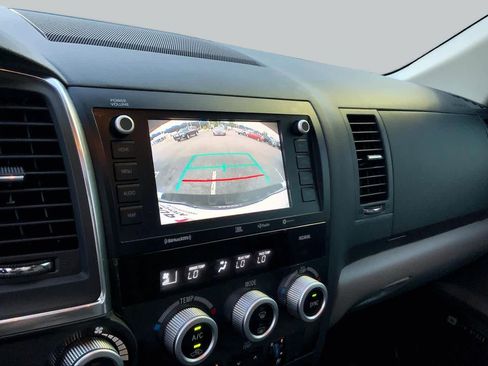 Used 2020 Toyota Sequoia Platinum RWD image 27