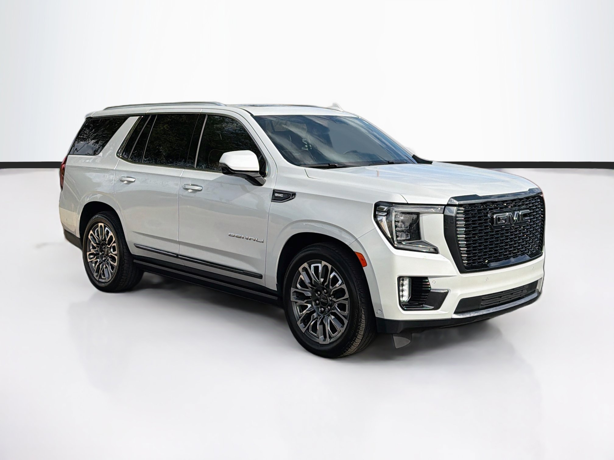 Used 2023 GMC Yukon Denali Ultimate AWD/4WD image 3