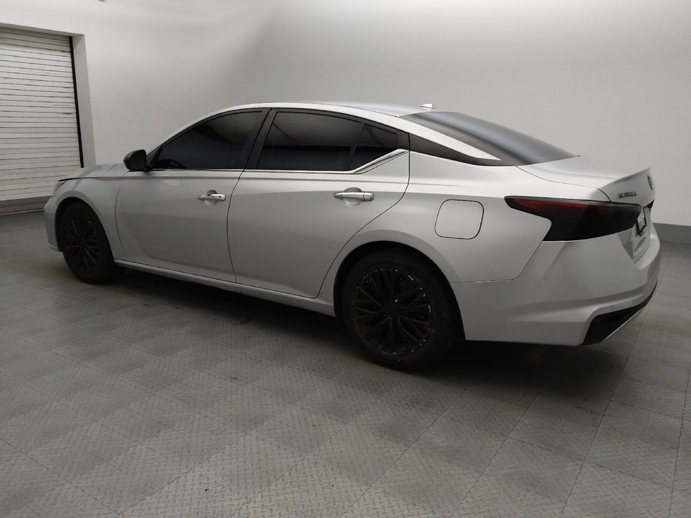 Used 2024 Nissan Altima 2.5 SV FWD image 3