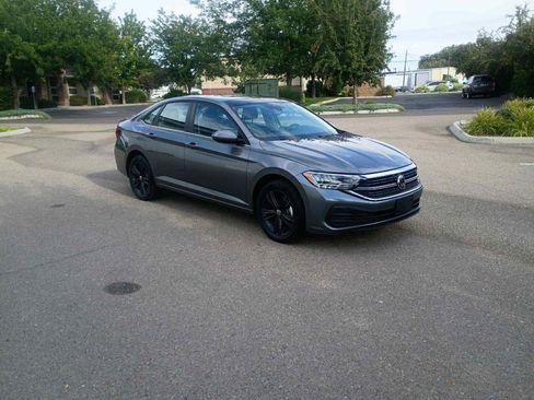 Used 2023 Volkswagen Jetta SE w/ Panoramic Sunroof Package image 7