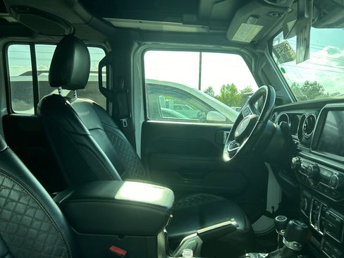 Used 2022 Jeep Wrangler Unlimited Sahara AWD/4WD image 3