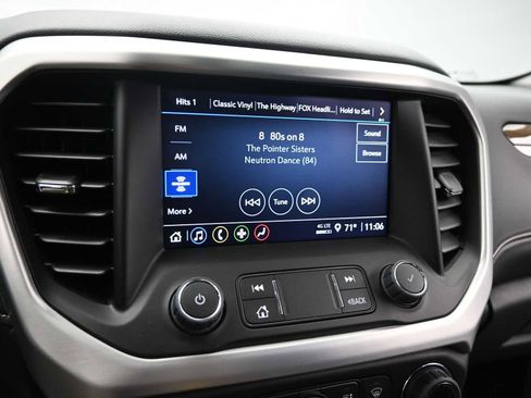 Used 2023 GMC Acadia SLE image 17