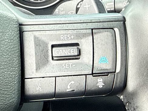 Used 2025 Nissan Rogue SV FWD image 26