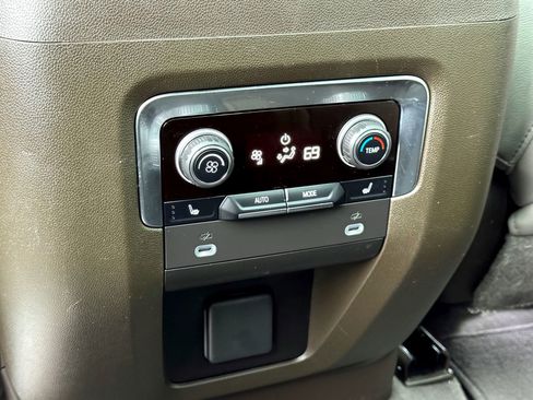 Used 2023 Chevrolet Tahoe Z71 w/ Luxury Package AWD/4WD image 22