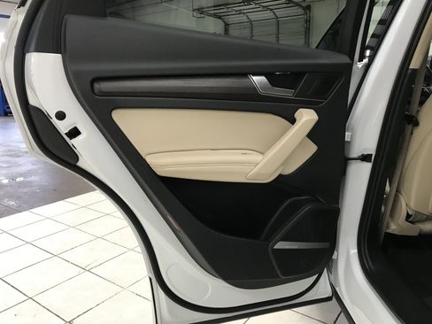 Used 2022 Audi Q5 2.0T Premium Plus w/ Premium Plus Package image 9