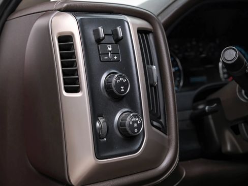 Used 2018 GMC Sierra 2500 Denali w/ Duramax Plus Package AWD/4WD image 30