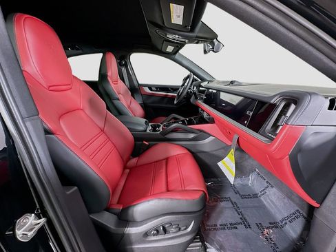New 2026 Porsche Cayenne S image 31