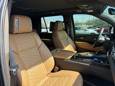 Used 2021 Cadillac Escalade Sport w/ Driver Assist Tech Package image 18