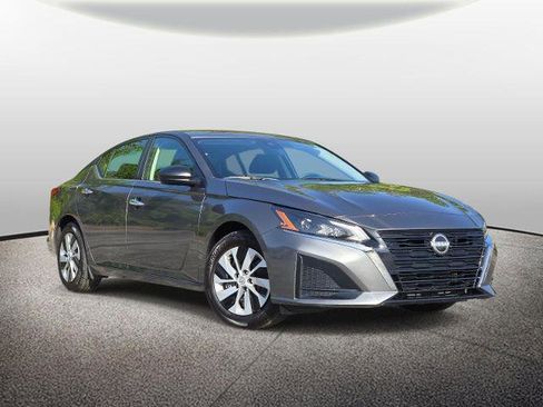 Certified 2025 Nissan Altima 2.5 S FWD image 1