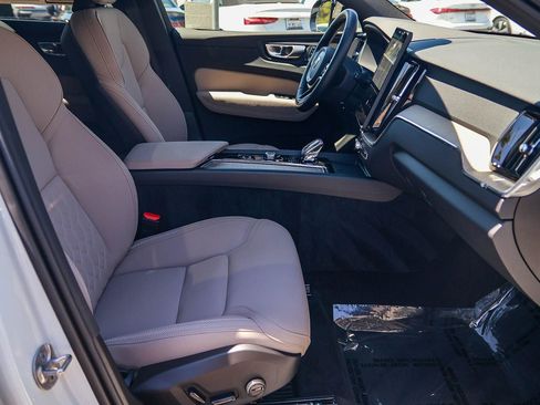 Certified 2026 Volvo XC60 B5 Plus w/ Climate Package PRO AWD/4WD image 19