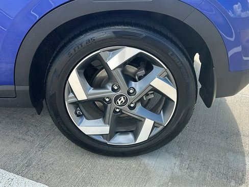 Used 2023 Hyundai Venue SEL FWD image 18