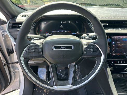 Used 2026 Jeep Grand Cherokee Altitude RWD image 16