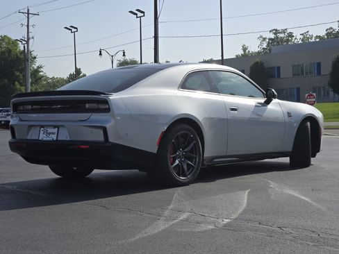 Used 2024 Dodge Charger Daytona Scat Pack w/ Plus Group AWD/4WD image 7