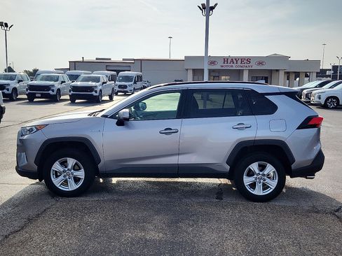 Used 2021 Toyota RAV4 XLE image 2