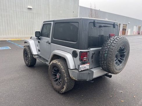 Used 2015 Jeep Wrangler Sahara image 7