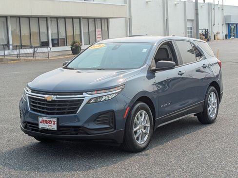 Used 2024 Chevrolet Equinox LS w/ LS Convenience Package FWD image 4