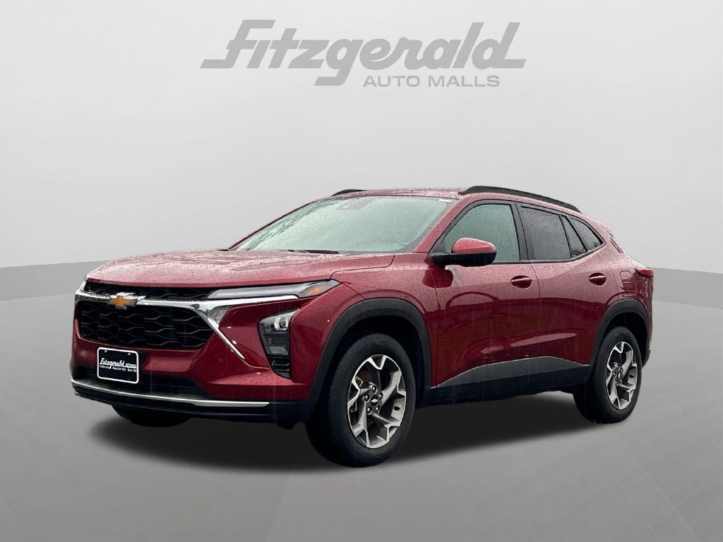 Used 2025 Chevrolet Trax LT FWD image 2