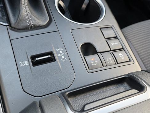 Used 2023 Toyota Highlander LE image 25