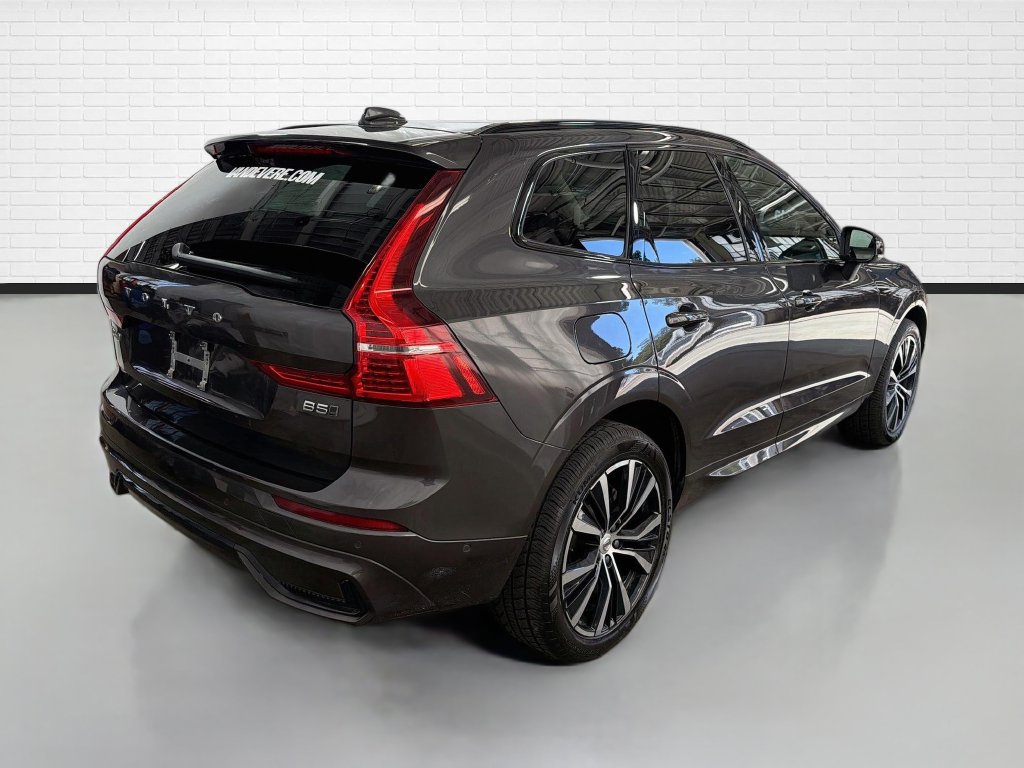 Used 2025 Volvo XC60 B5 Plus AWD/4WD image 9