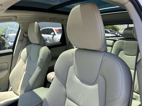 Certified 2025 Volvo XC60 T8 Plus w/ Protection Package Premier image 19